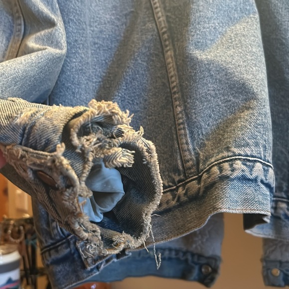 Authentic 80's Levis sherpa Trucker jean jacket - Picture 15 of 16